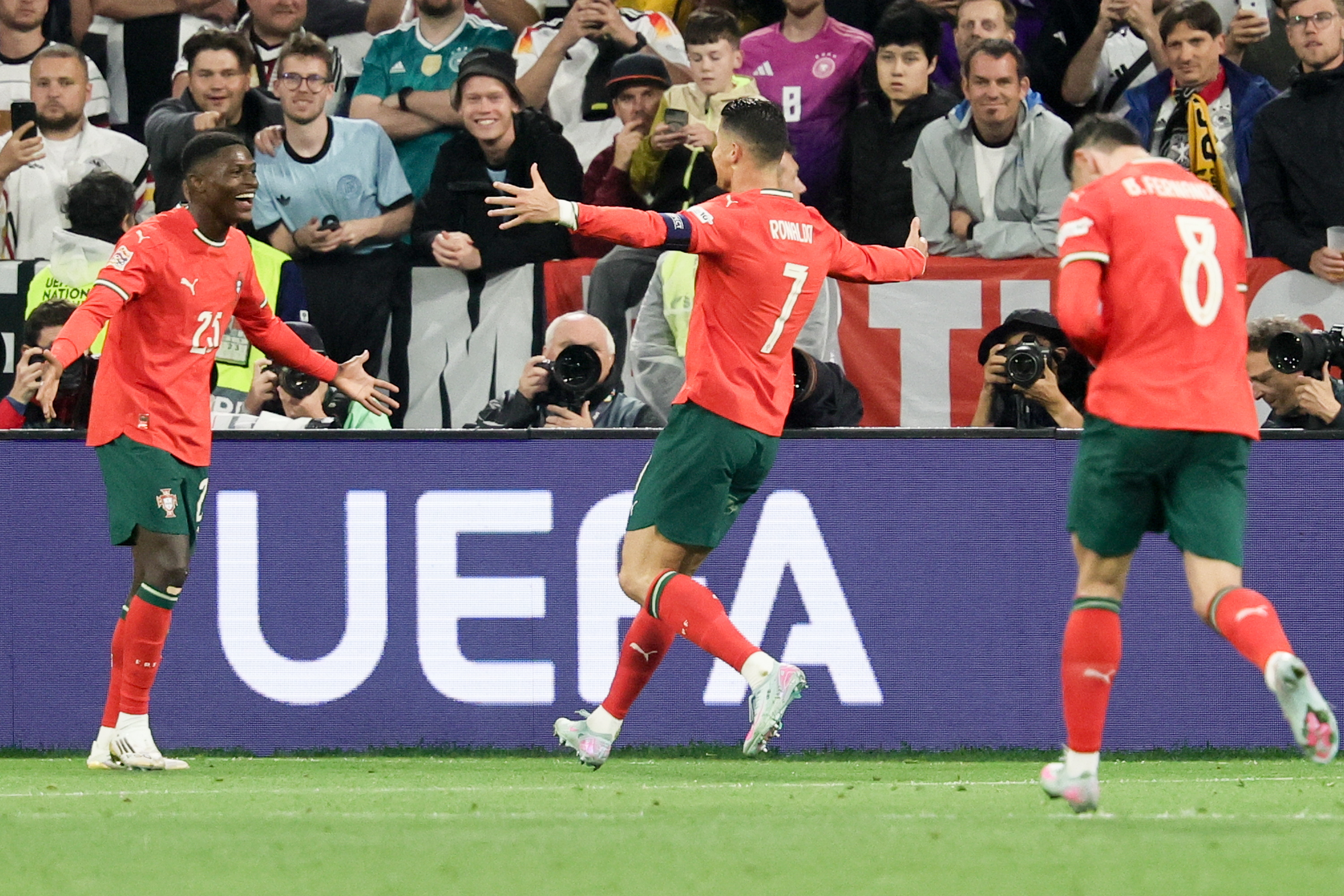 开云体育app-葡萄牙体育迎欧联关键赛，赛后绝杀压哨，媒体盛赞，数据趋势出现新变化的简单介绍