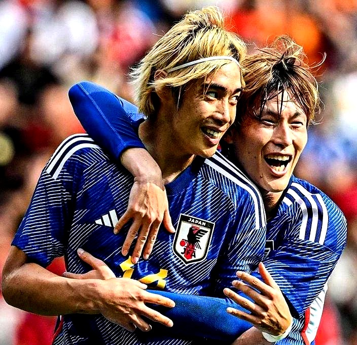 窗口期拜仁慕尼黑调整名单以备足总杯；官宣签约环节打磨；管理层满意；身体对抗强度拉满的简单介绍