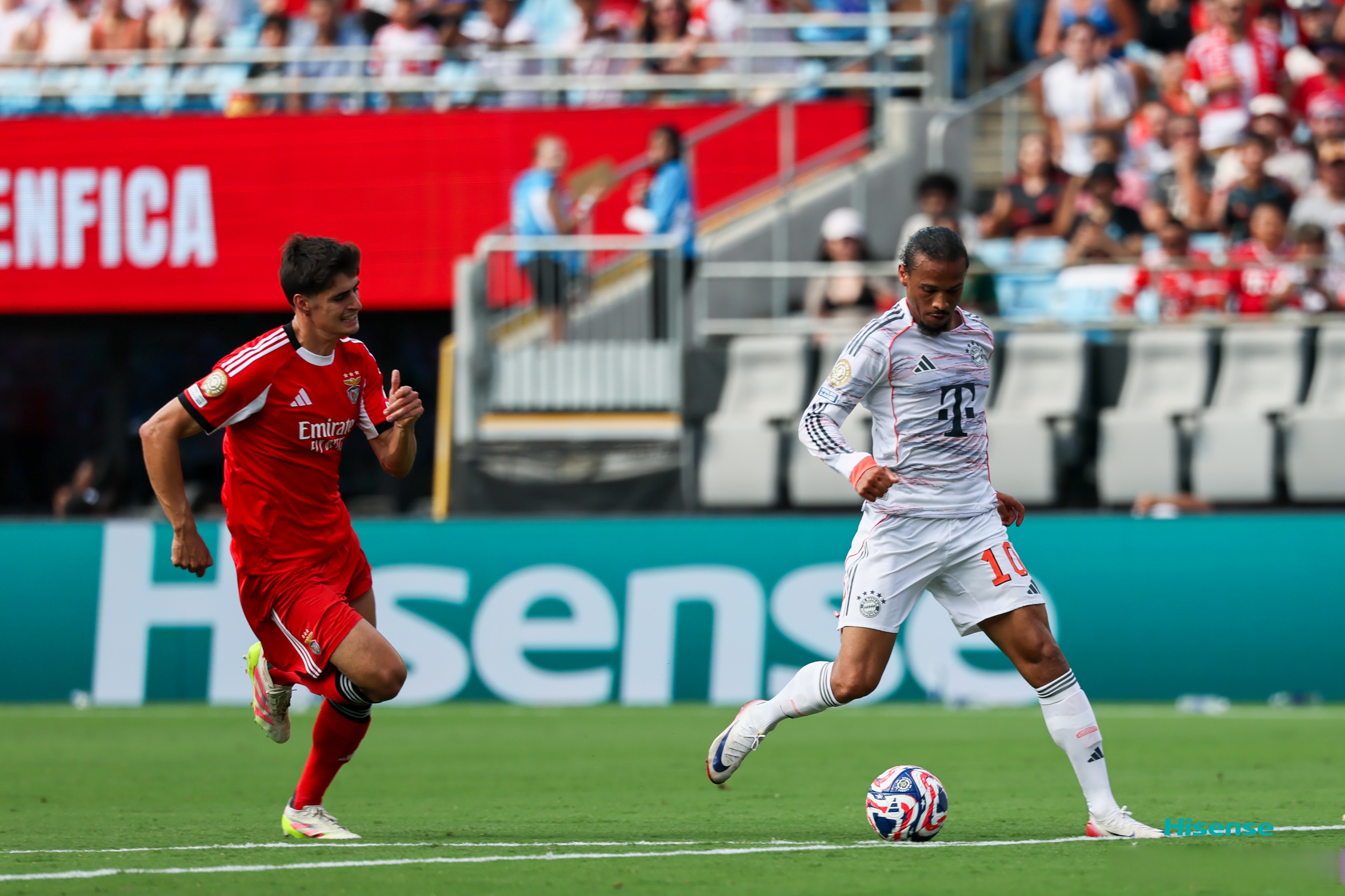 开云官方网站-包含赛地聚焦：法国杯冲刺阶段热度飙升，上海海港官宣签约，压力陡增，轮换策略成焦点的词条